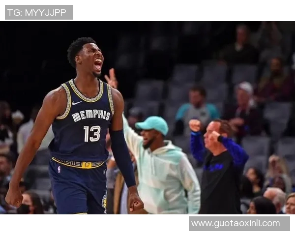 攻防状态在线！JJJ半场11中7高效砍下17分 还有4次盖帽